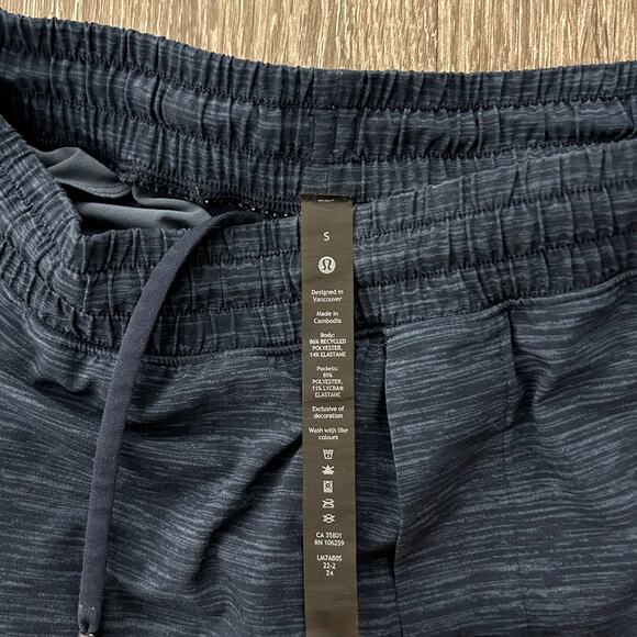 EUC Lululemon Pace Breaker Shorts Linerless 7" Small Heather Iron Blue True Navy - Picture 11 of 15